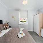 14 Helena House Lux Apartment