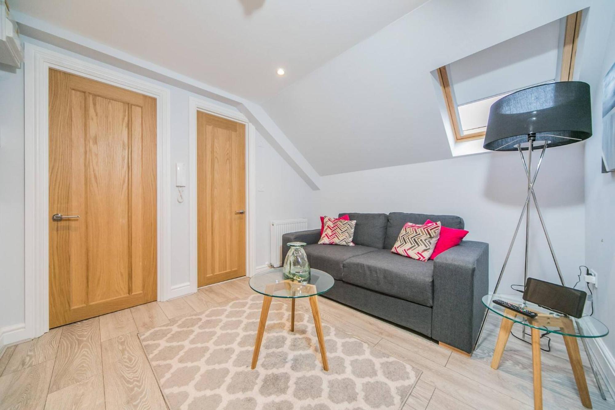 14 Helena House Lux Apartment Reading
